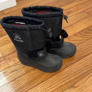 Snow boots